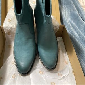 Born  Wynd Boots NiB size 9.5